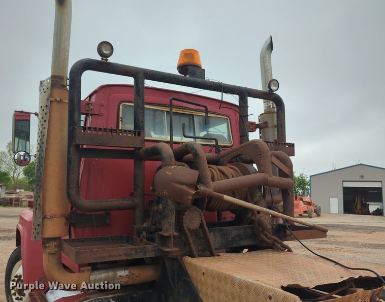 image for item NZ9561 1989 Ford 9000 winch truck 