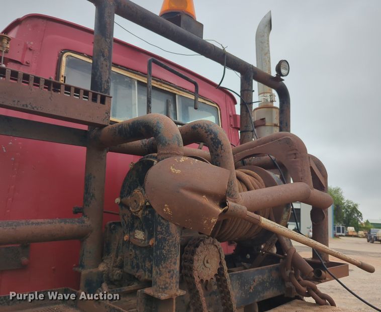 image for item NZ9561 1989 Ford 9000 winch truck 