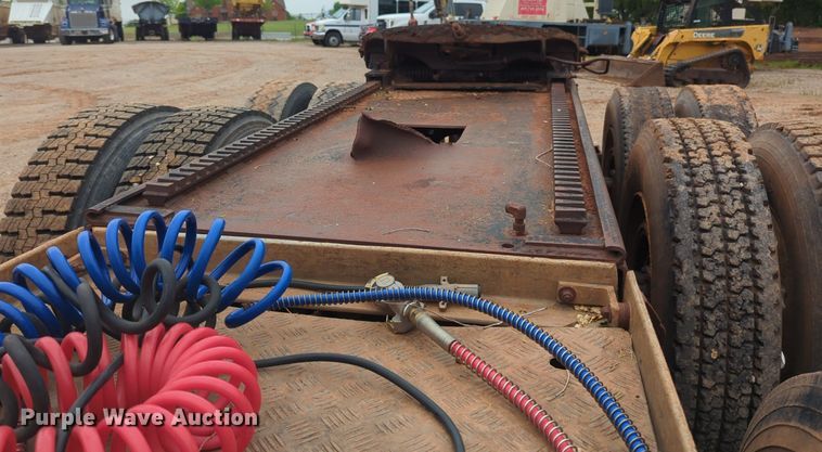 image for item NZ9561 1989 Ford 9000 winch truck 