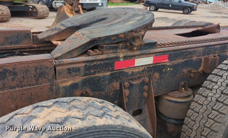 image for item NZ9561 1989 Ford 9000 winch truck 