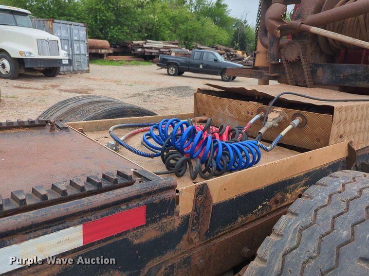 image for item NZ9561 1989 Ford 9000 winch truck 