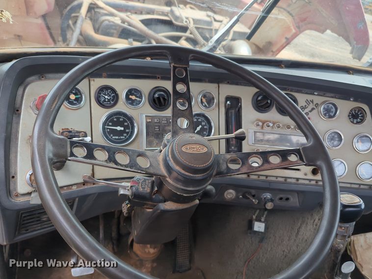 image for item NZ9561 1989 Ford 9000 winch truck 