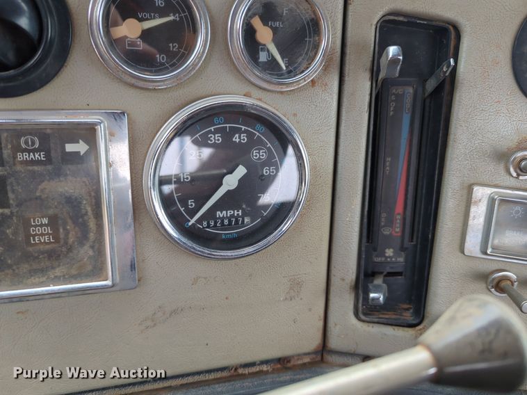 image for item NZ9561 1989 Ford 9000 winch truck 