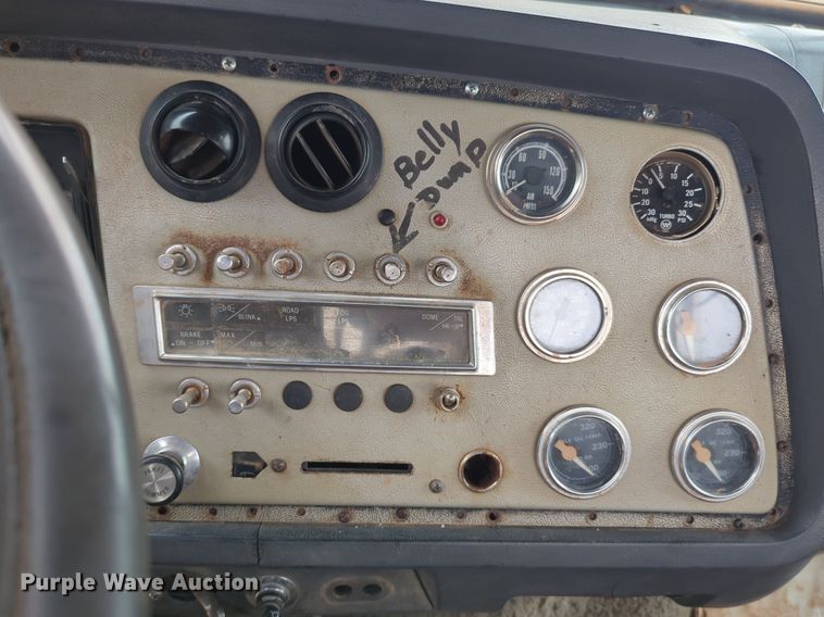 image for item NZ9561 1989 Ford 9000 winch truck 