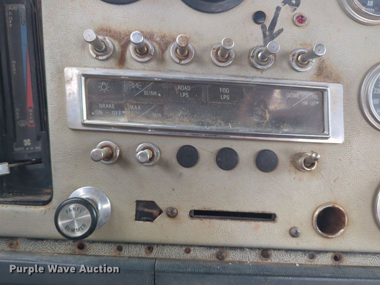 image for item NZ9561 1989 Ford 9000 winch truck 