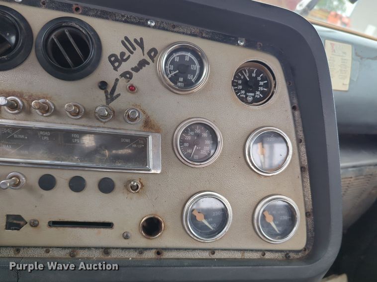 image for item NZ9561 1989 Ford 9000 winch truck 