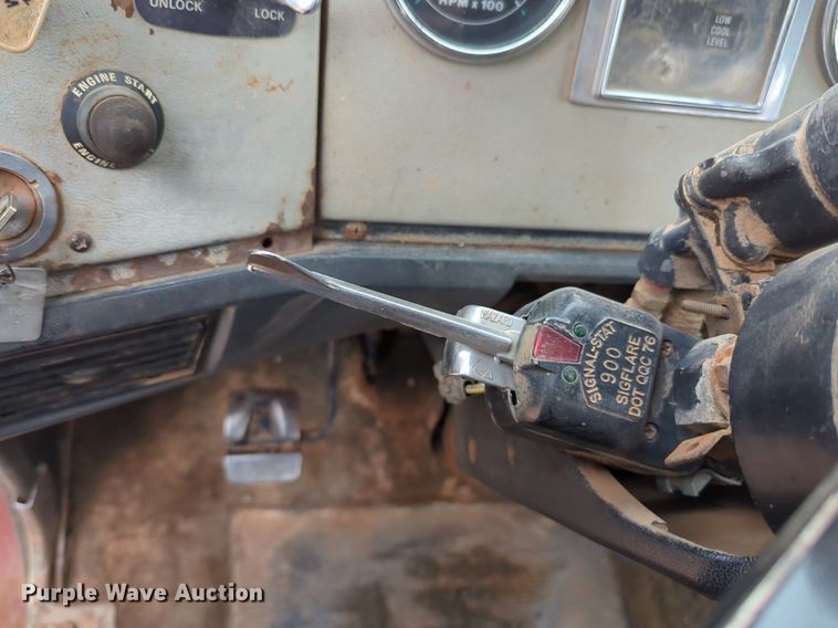 image for item NZ9561 1989 Ford 9000 winch truck 