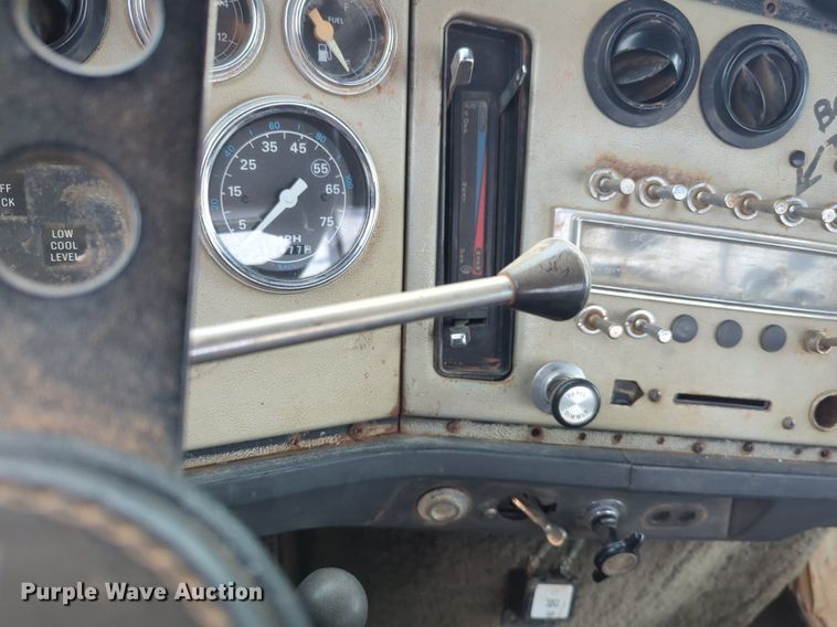 image for item NZ9561 1989 Ford 9000 winch truck 