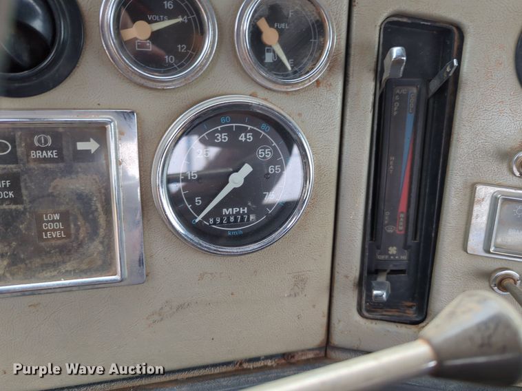 image for item NZ9561 1989 Ford 9000 winch truck 