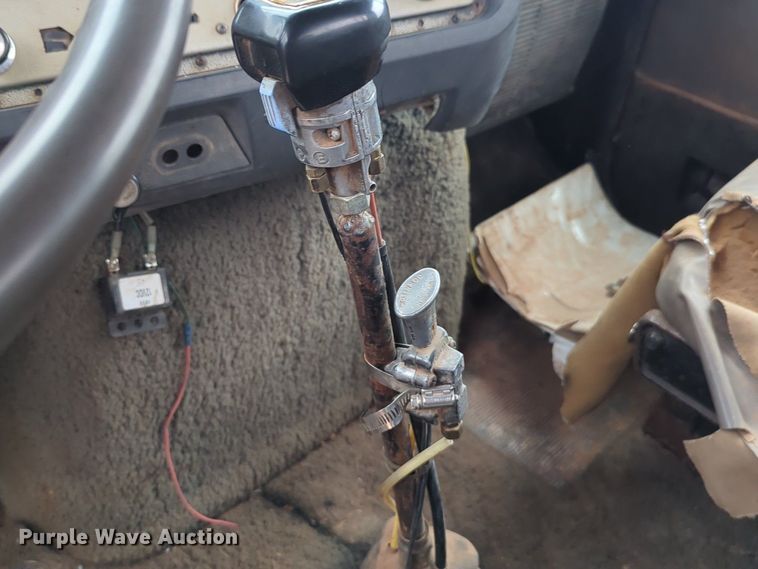 image for item NZ9561 1989 Ford 9000 winch truck 