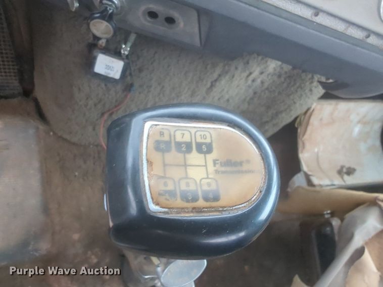 image for item NZ9561 1989 Ford 9000 winch truck 