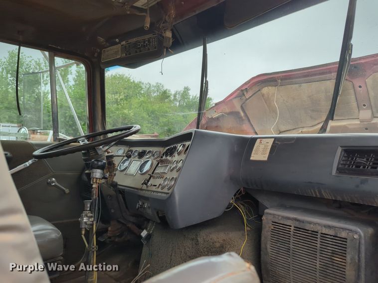 image for item NZ9561 1989 Ford 9000 winch truck 