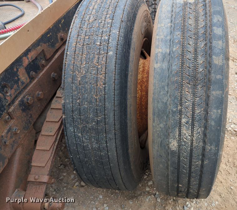 image for item NZ9561 1989 Ford 9000 winch truck 