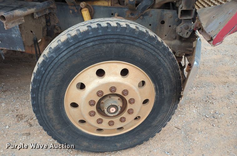 image for item NZ9561 1989 Ford 9000 winch truck 