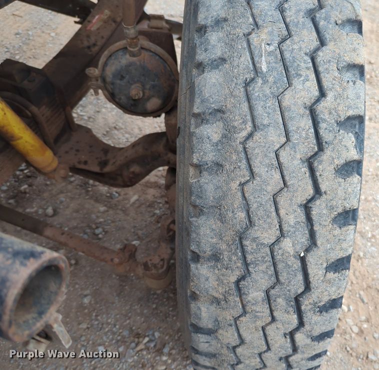 image for item NZ9561 1989 Ford 9000 winch truck 