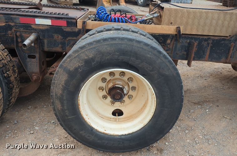 image for item NZ9561 1989 Ford 9000 winch truck 