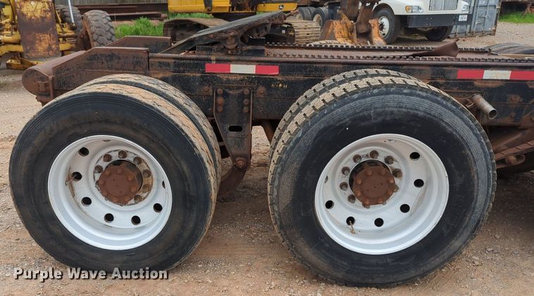 image for item NZ9561 1989 Ford 9000 winch truck 