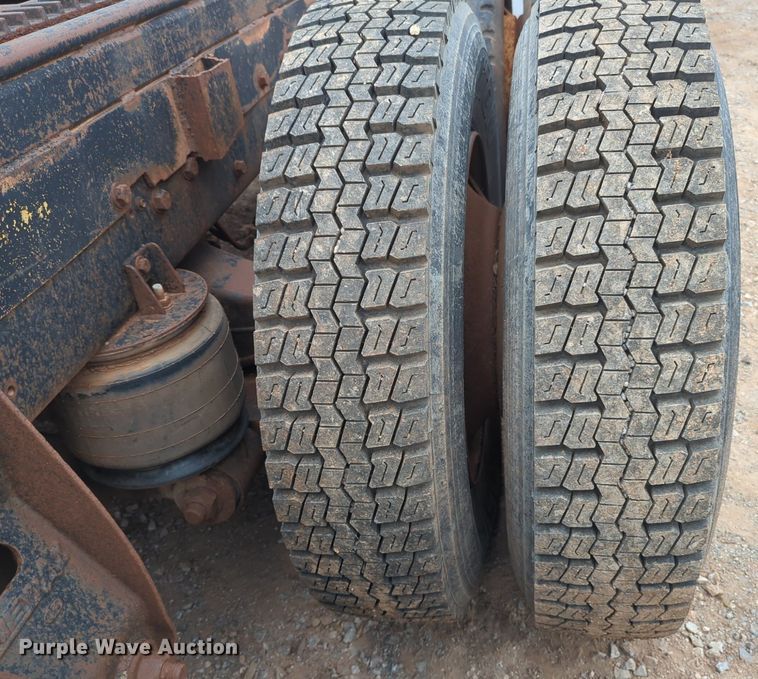 image for item NZ9561 1989 Ford 9000 winch truck 