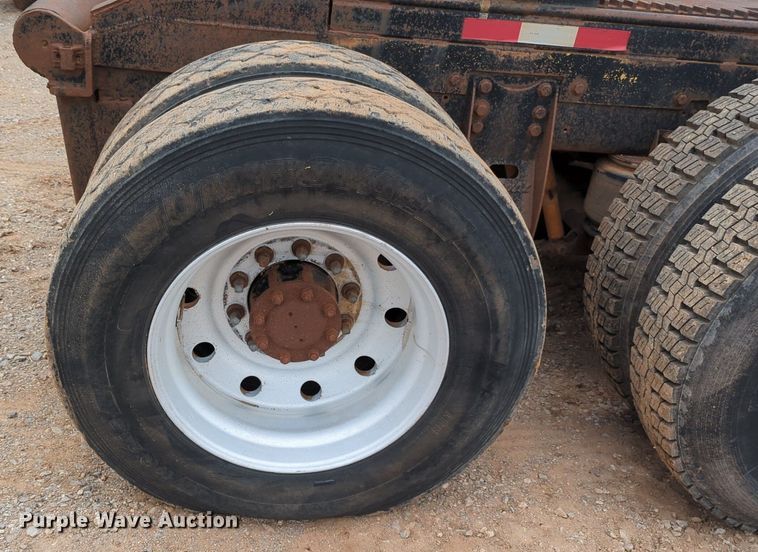 image for item NZ9561 1989 Ford 9000 winch truck 