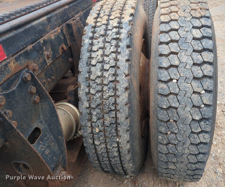 image for item NZ9561 1989 Ford 9000 winch truck 