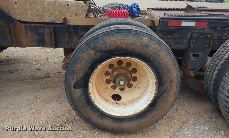 image for item NZ9561 1989 Ford 9000 winch truck 