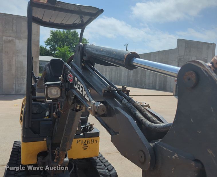 image for item NZ9728 John Deere 17G mini excavator