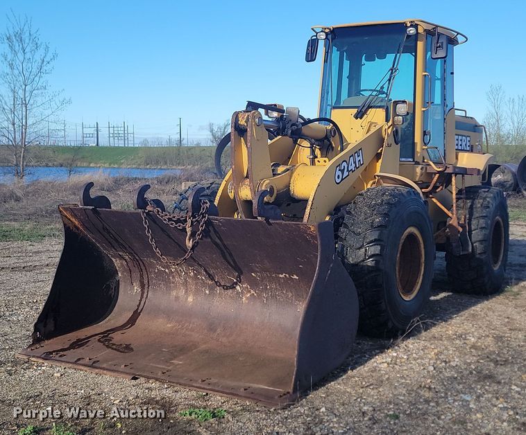image for item NZ9835 1998 John Deere  624H wheel loader