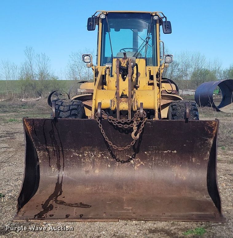 image for item NZ9835 1998 John Deere  624H wheel loader