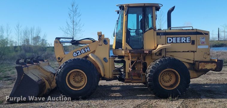 image for item NZ9835 1998 John Deere  624H wheel loader