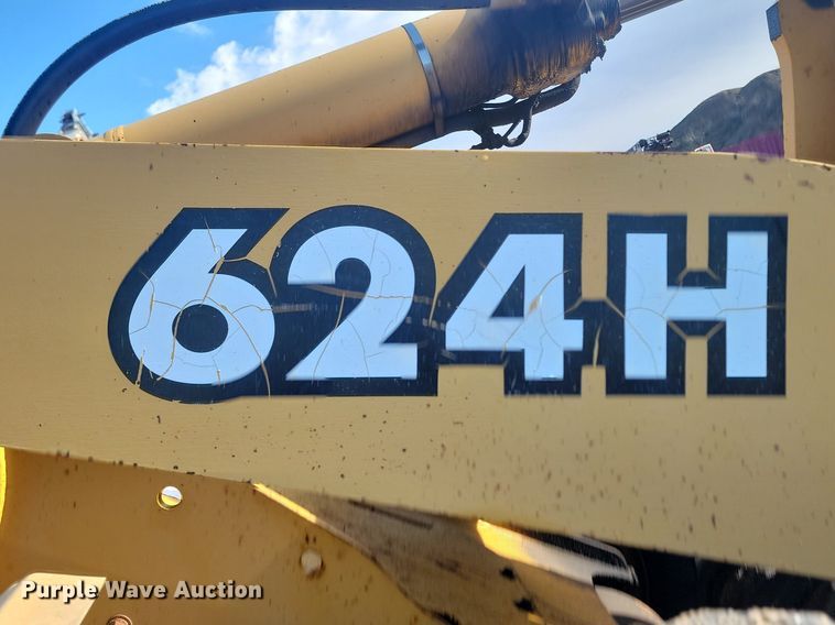 image for item NZ9835 1998 John Deere  624H wheel loader