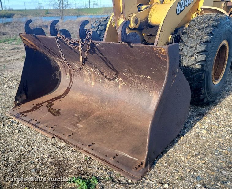 image for item NZ9835 1998 John Deere  624H wheel loader