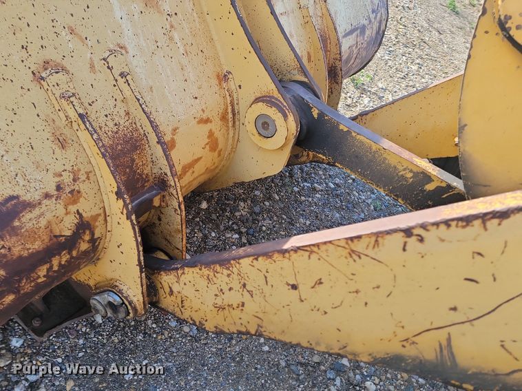 image for item NZ9835 1998 John Deere  624H wheel loader