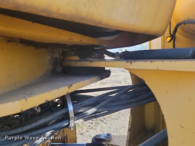 image for item NZ9835 1998 John Deere  624H wheel loader