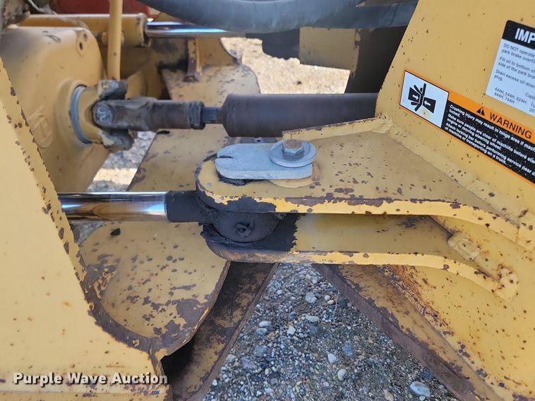 image for item NZ9835 1998 John Deere  624H wheel loader