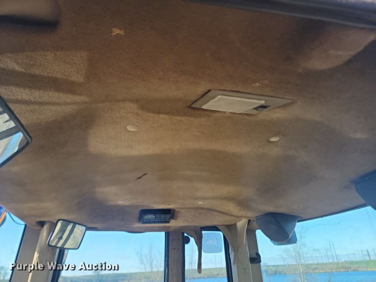 image for item NZ9835 1998 John Deere  624H wheel loader