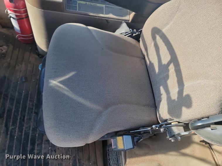 image for item NZ9835 1998 John Deere  624H wheel loader