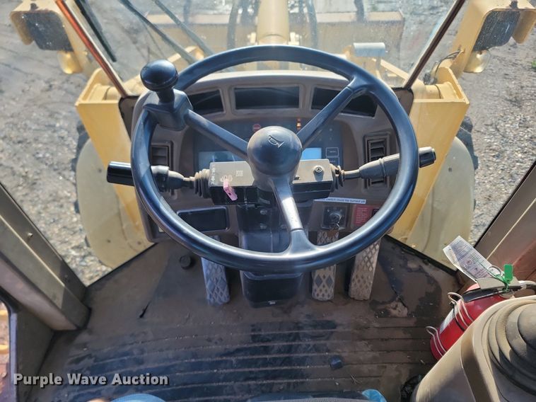 image for item NZ9835 1998 John Deere  624H wheel loader