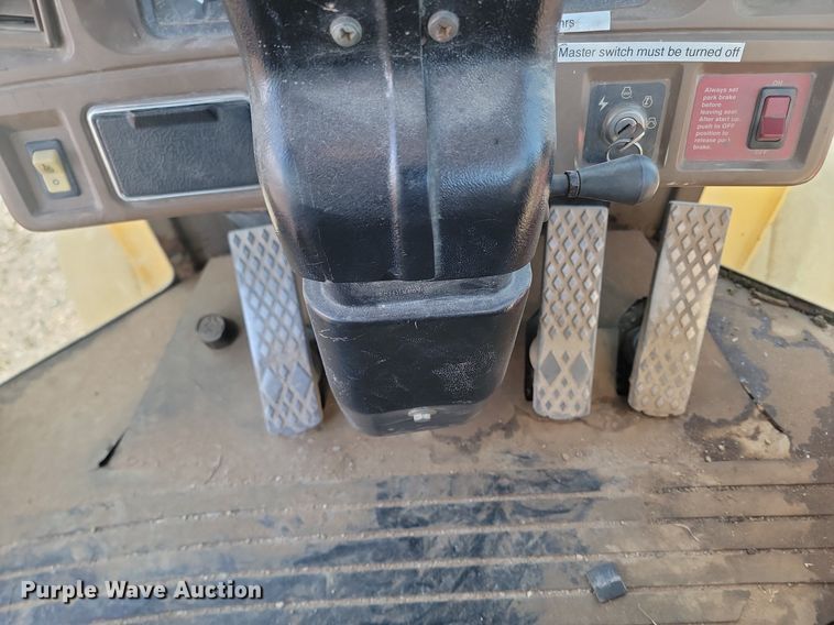 image for item NZ9835 1998 John Deere  624H wheel loader