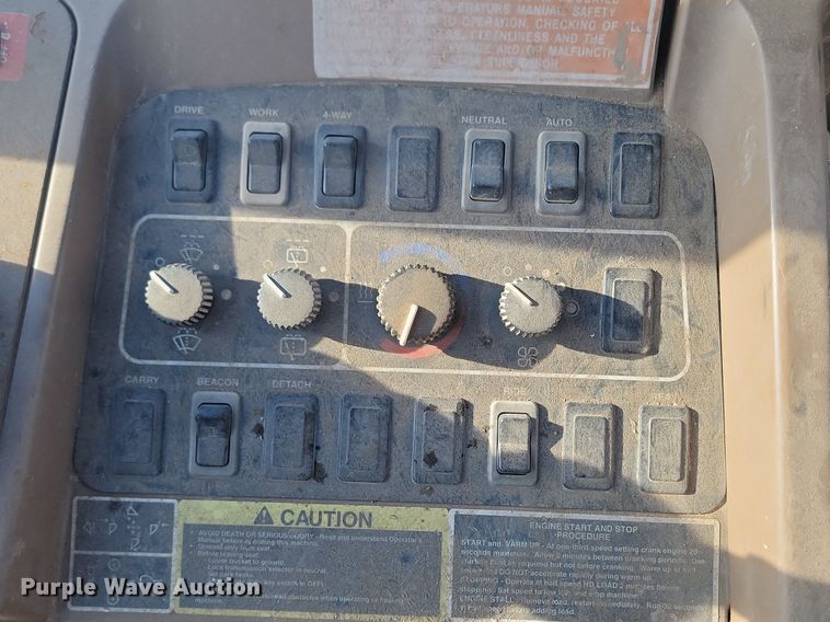 image for item NZ9835 1998 John Deere  624H wheel loader