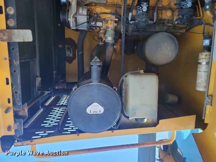 image for item NZ9835 1998 John Deere  624H wheel loader