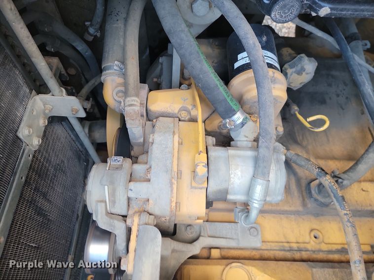 image for item NZ9835 1998 John Deere  624H wheel loader