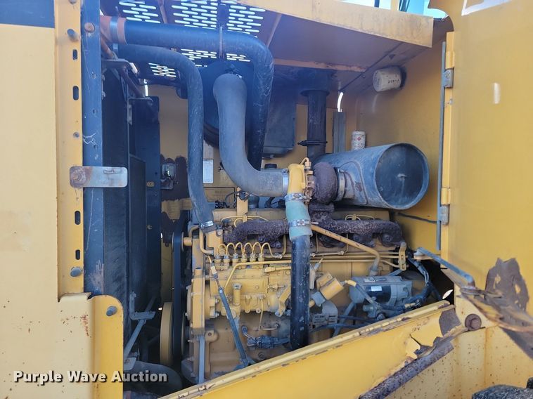 image for item NZ9835 1998 John Deere  624H wheel loader