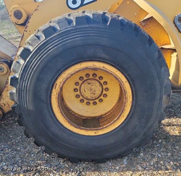 image for item NZ9835 1998 John Deere  624H wheel loader