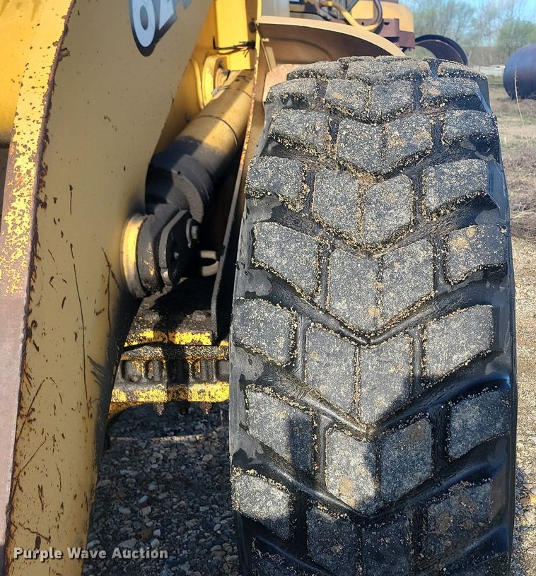 image for item NZ9835 1998 John Deere  624H wheel loader
