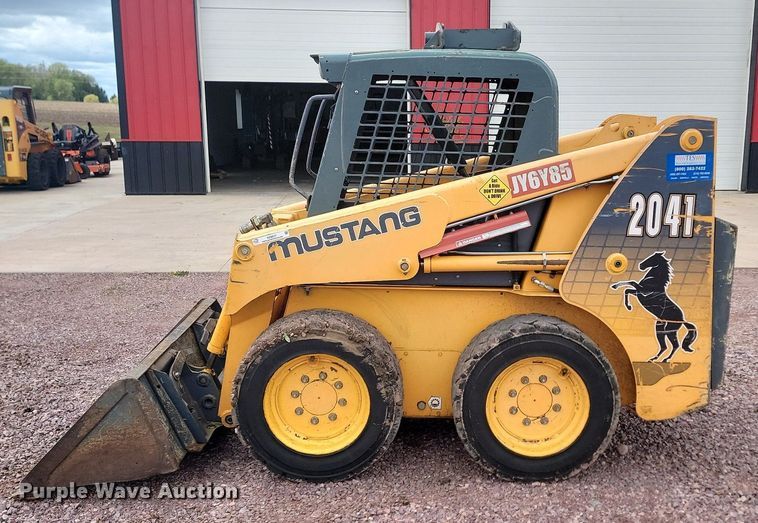 image for item NZ9837 2006 Mustang  2041 skid steer loader