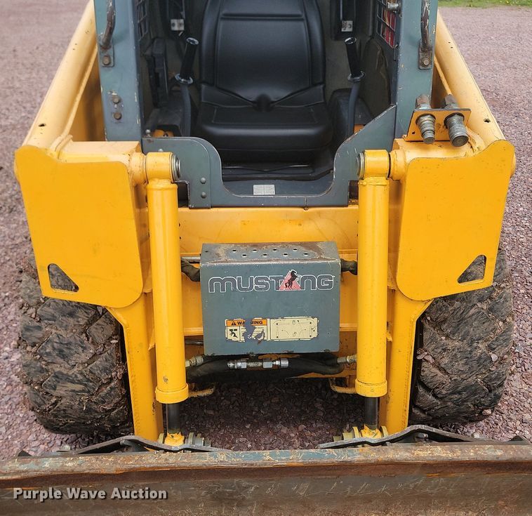 image for item NZ9837 2006 Mustang  2041 skid steer loader