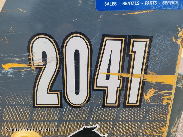 image for item NZ9837 2006 Mustang  2041 skid steer loader