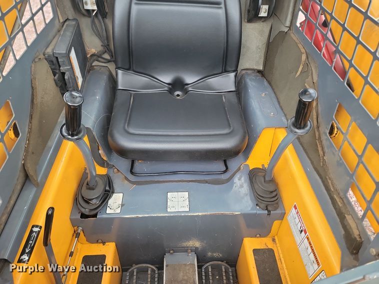 image for item NZ9837 2006 Mustang  2041 skid steer loader