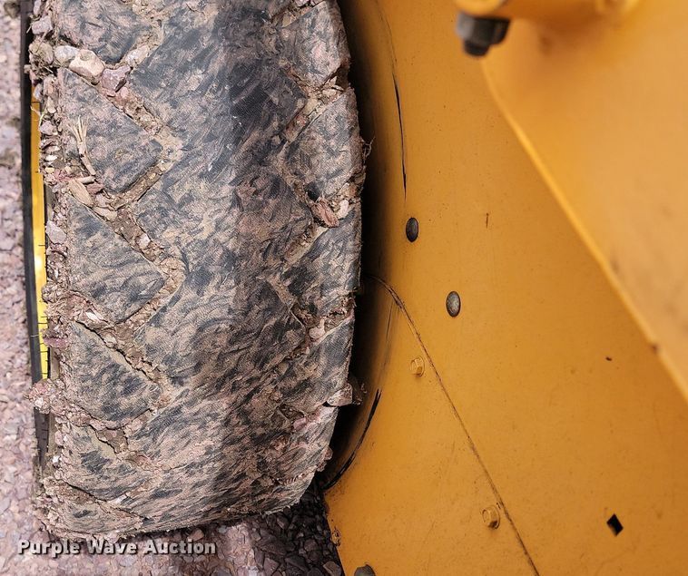 image for item NZ9837 2006 Mustang  2041 skid steer loader