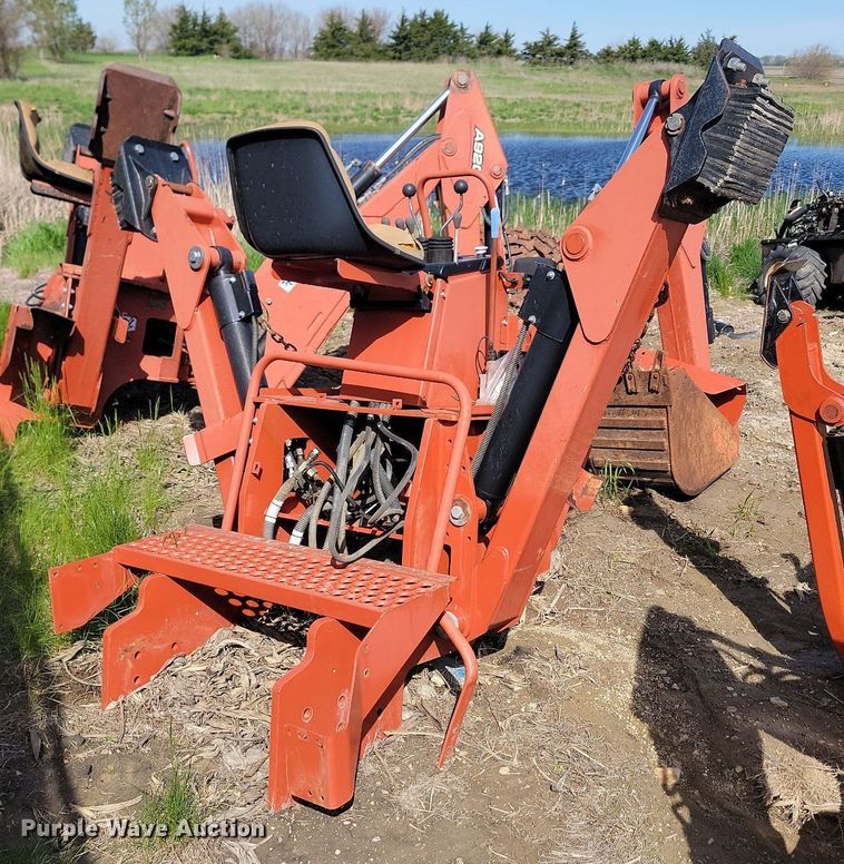 image for item NZ9857 2015 Ditch Witch A920 backhoe attachment